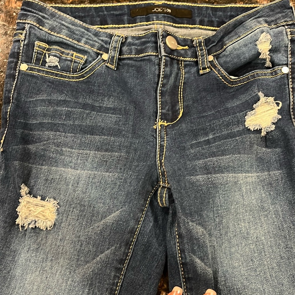 Girl’s Joe’s dark blue distressed look. In excellent condition, straight leg.
